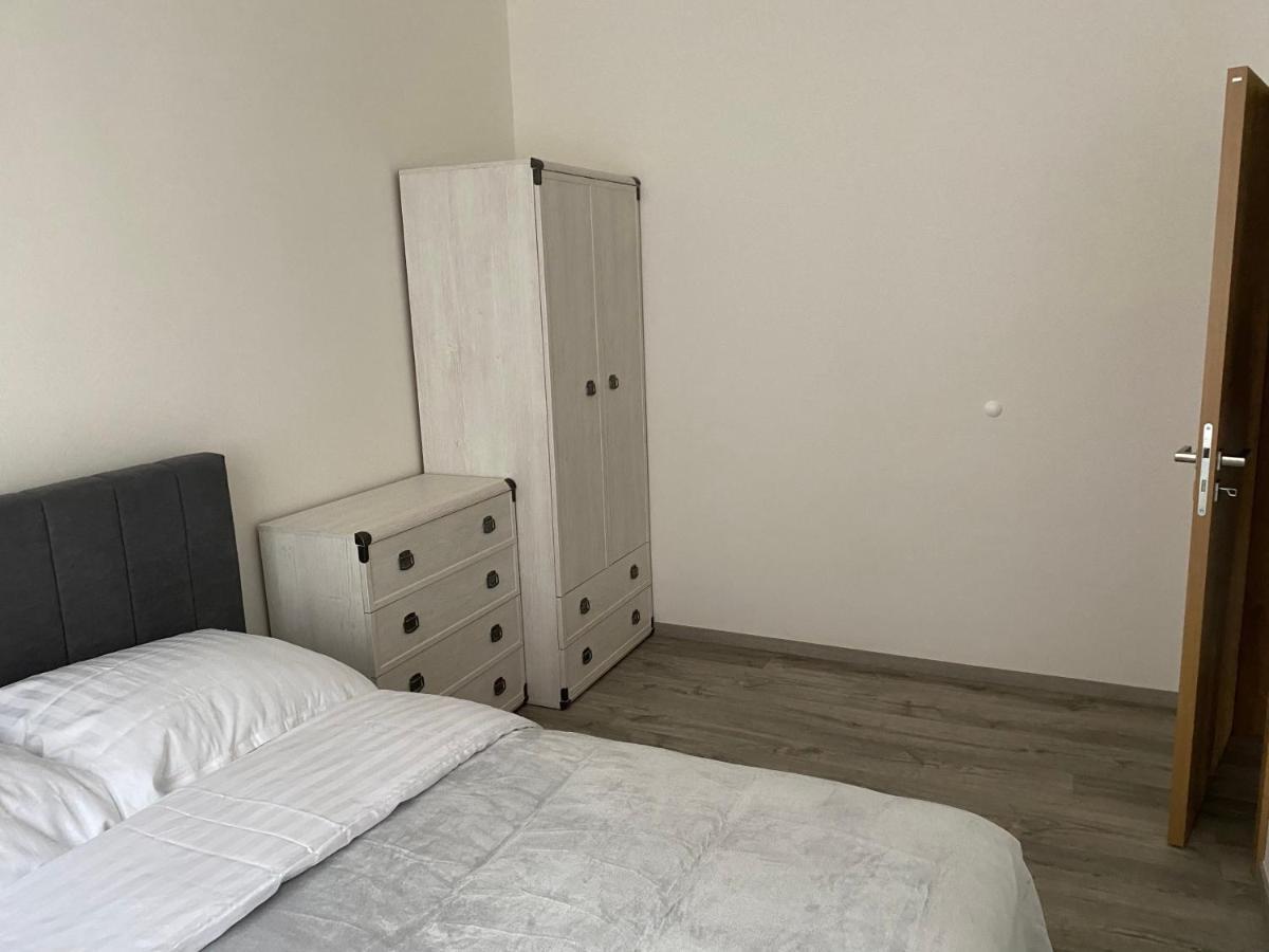 Klicperovo 3Kk Lägenhet Hradec Králové Exteriör bild