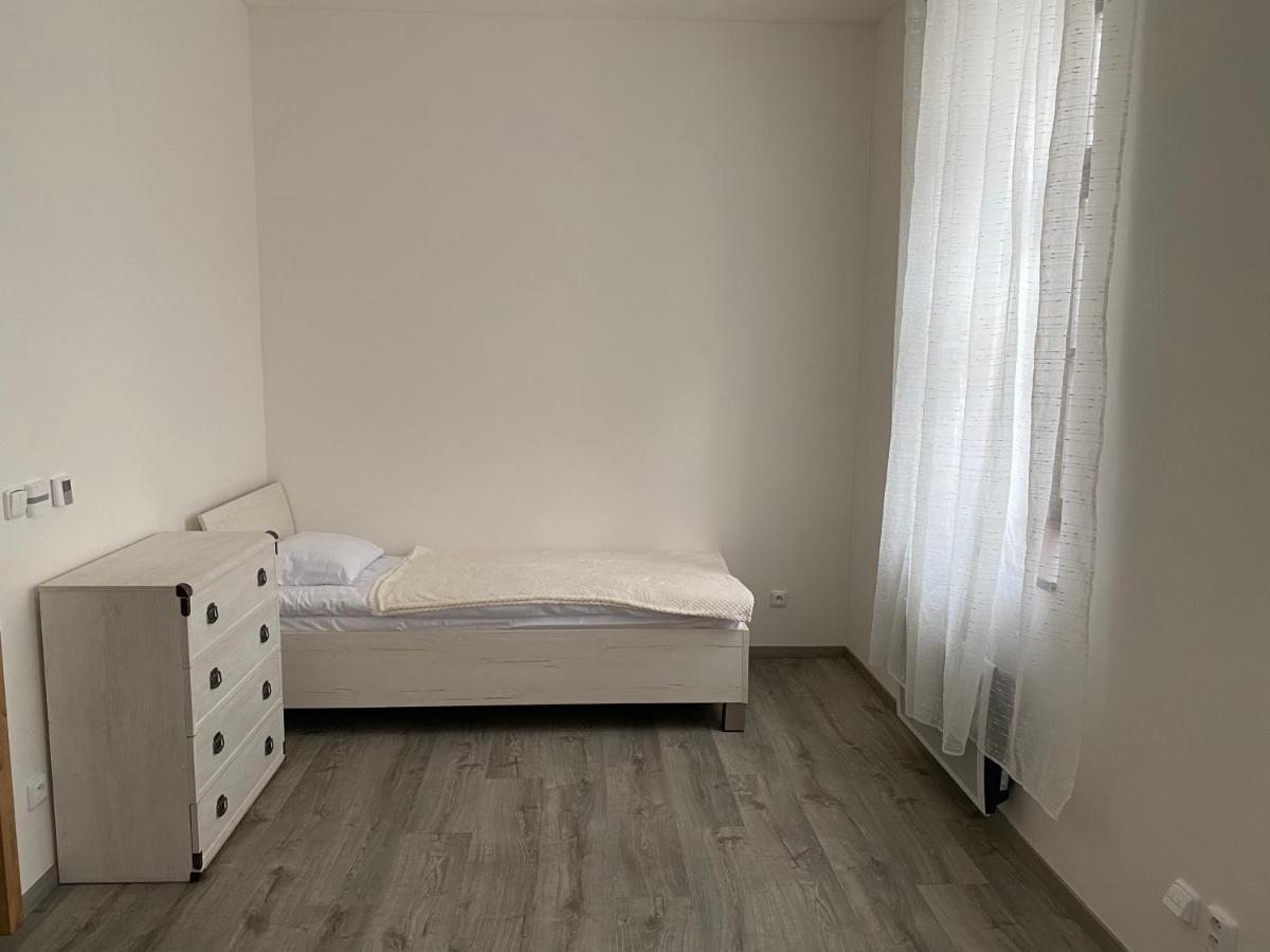 Klicperovo 3Kk Lägenhet Hradec Králové Exteriör bild